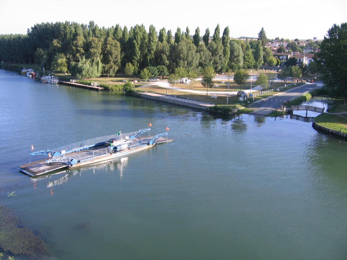 Camping Belle Riviere Chaniers Dış mekan fotoğraf