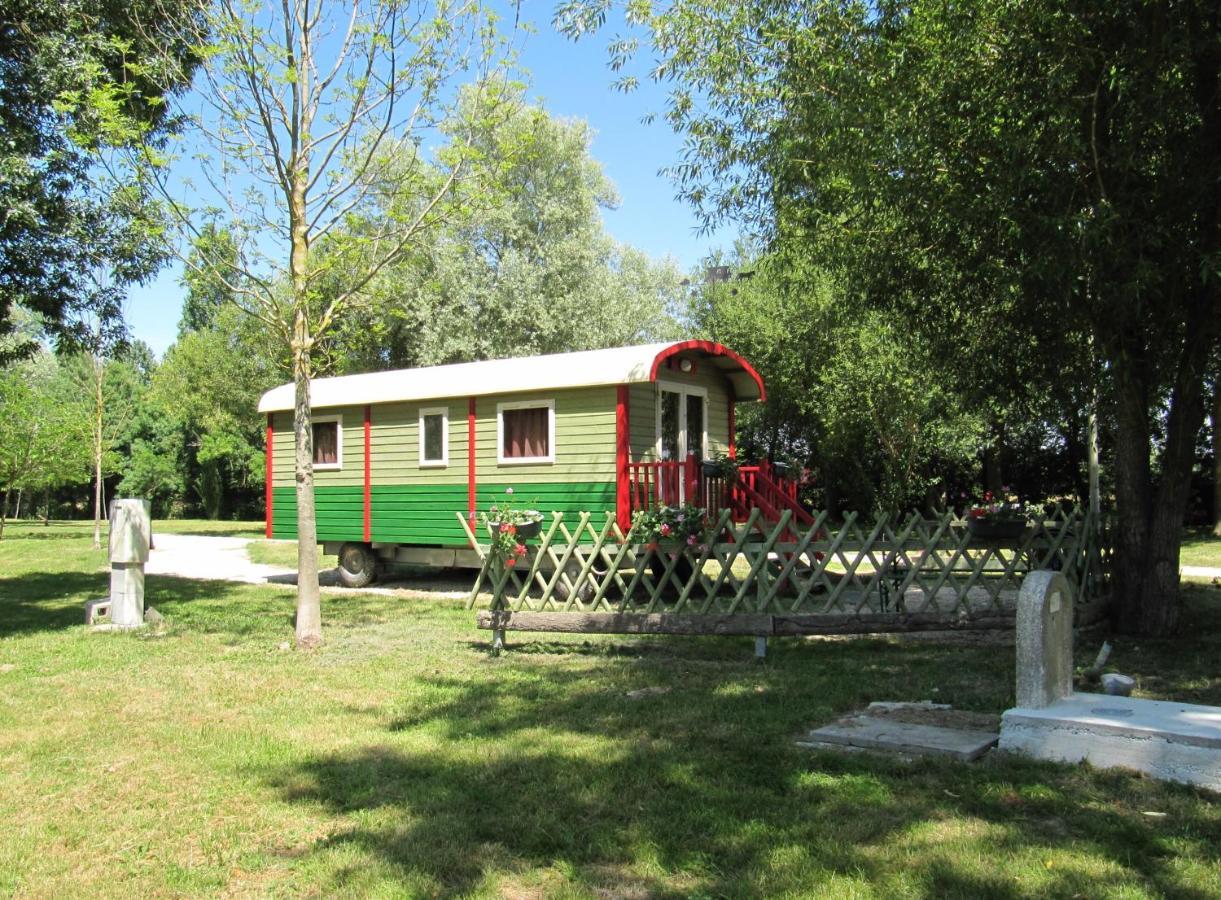 Camping Belle Riviere Chaniers Dış mekan fotoğraf