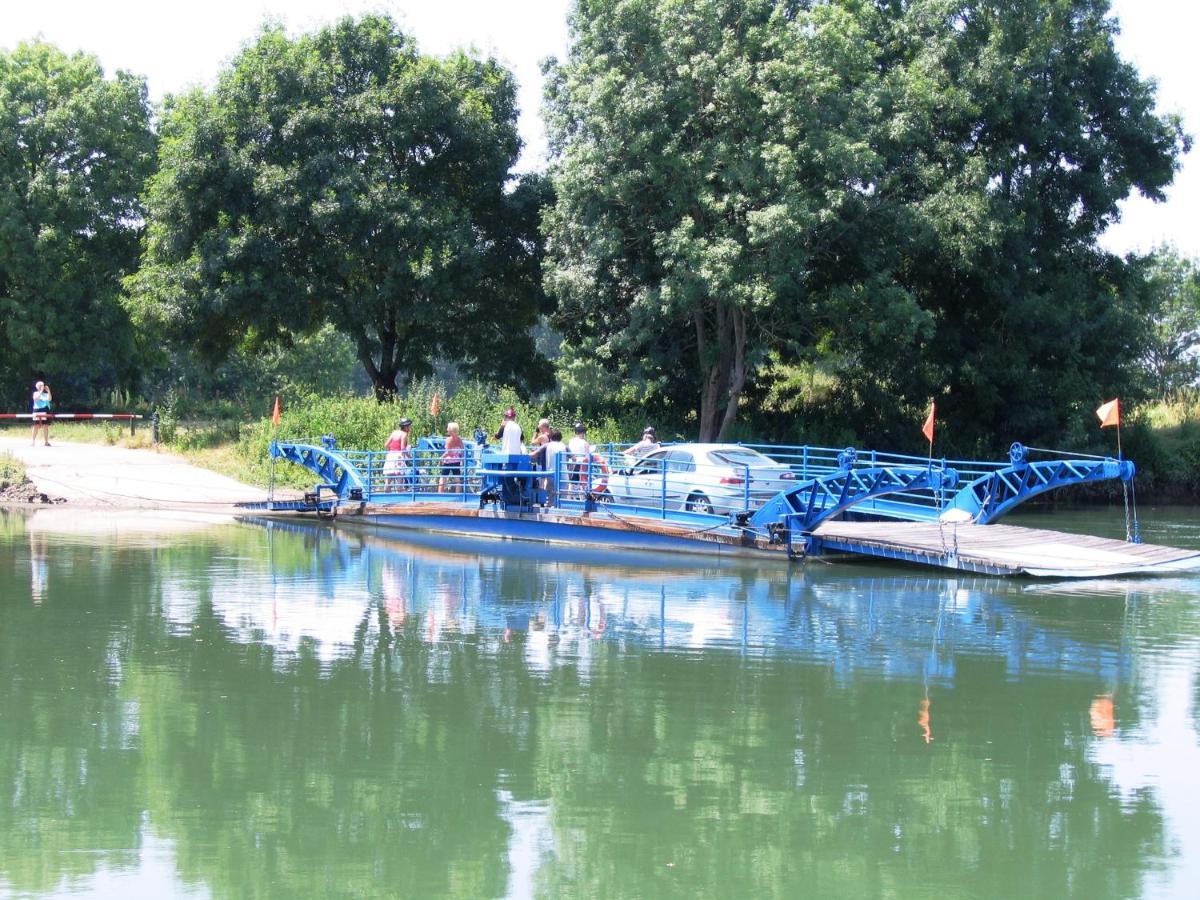 Camping Belle Riviere Chaniers Dış mekan fotoğraf