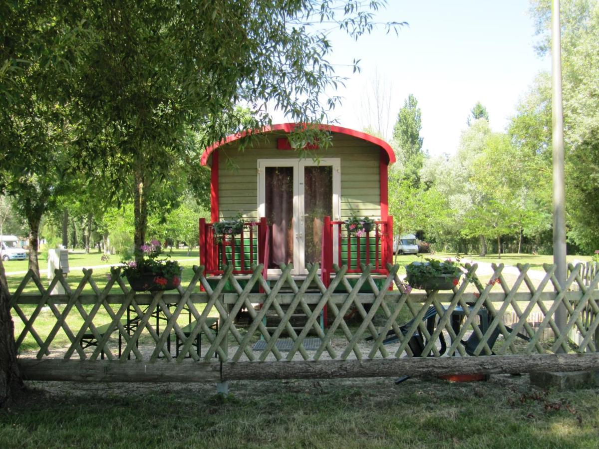 Camping Belle Riviere Chaniers Dış mekan fotoğraf