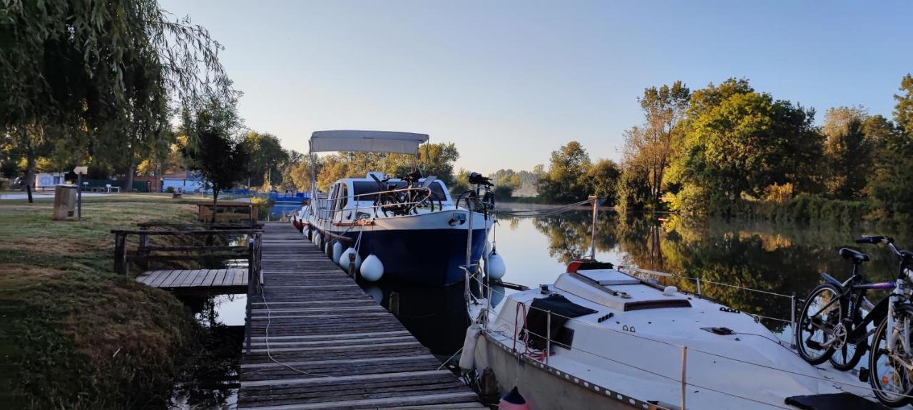 Camping Belle Riviere Chaniers Dış mekan fotoğraf